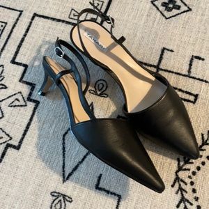 Like new Tahari along back heels